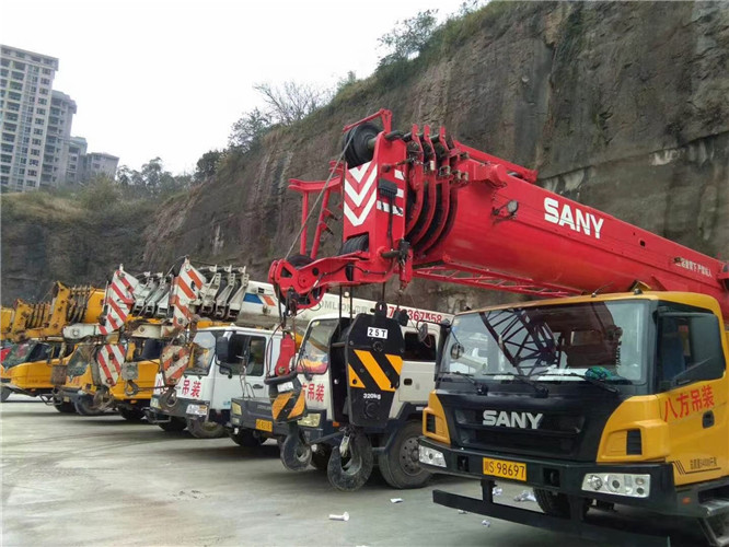 柳江区吊车出租按什么计费？台班费、单次费、里程费怎么算？